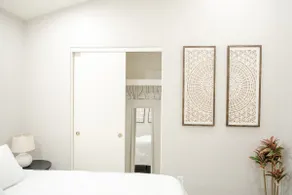 Modern Central 2BR/2BA Condo • 2 Kings • U of A - Image 5