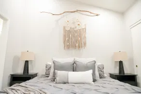 Modern Central 2BR/2BA Condo • 2 Kings • U of A - Image 3