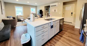 Front Street Suite - Image 4