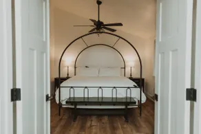 Beautiful High End Get Away Home - Image 3