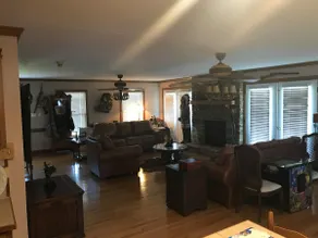 Large Ranch house on 300 acres - Image 2