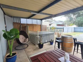 Barossa Get-a-Way / Sleeps 10 - Spa/Wifi/Foxtel - Perfect for Groups & Families - Image 3
