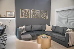 Elegant & Chic Condo Prime Location Run by Owners - Image 3