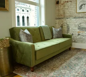 Stylish Condo Overlooking Broadway - Image 5