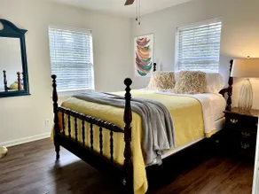 The Hummingbird: Private Bathrooms, Pet Friendly - Image 4