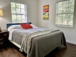 The Hummingbird: Private Bathrooms, Pet Friendly - Image 5