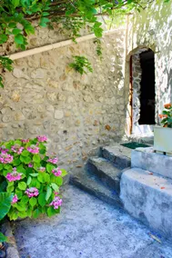 Restored old townhouse - Image 2
