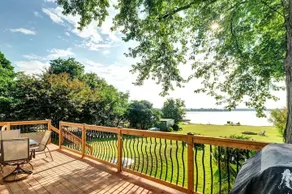 Relaxing lakeside retreat near a winery & cidery - Image 2