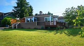 Lakeview 2 Bds with Deck & Grassy Yard - Image 3