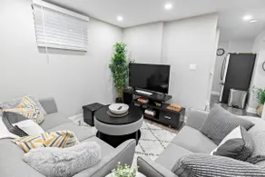 Modern 2 Bed Home w/ Free Parking - Suitable for 3 - Image 4
