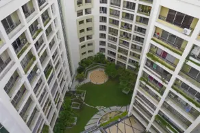 Super sized studio near airport & shopping centre - Image 3