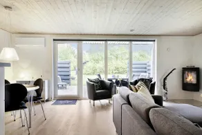 Family-friendly summer house by the North Sea - Image 5
