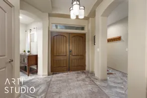 Stunning home w/ beautiful view! - Image 5