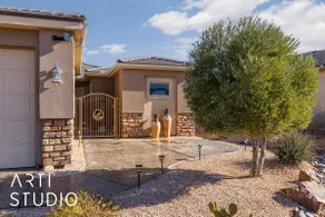 Stunning home w/ beautiful view! - Image 3