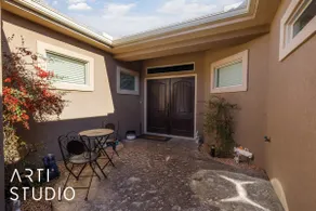 Stunning home w/ beautiful view! - Image 4