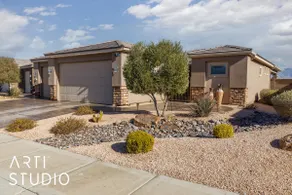 Stunning home w/ beautiful view! - Image 2