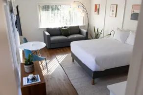 Stylish Mid-Century Modern Design Studio - Image 2