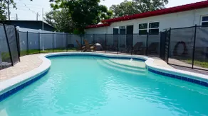 Pool home near parks, airport, & hospitals - Image 3