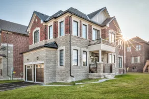 Toronto [45 mins] Sleep 8| Free Parking | Backyard - Image 2