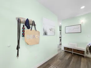 Pine Beach House - Image 2