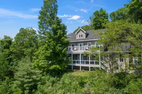 Classy Estate with Views + Walk to the Neat Café (10 min to Calabogie!) - Image 4