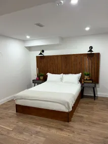 Luxury Lush Guest Suite in Ancaster - Image 4