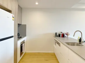 Chic 1BR Condo next to Croydon Station - Image 5