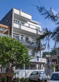 Metro Connected Homestay with Parkview - Image 2