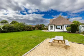 Spacious Family Home With Amazing View - Image 4
