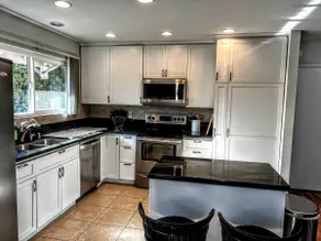 Charming 5 Bedroom Retreat Near Beaches - Image 5