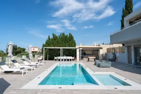 FREE Breakfast/heated Pool/Playground/5km from Sea - Image 2