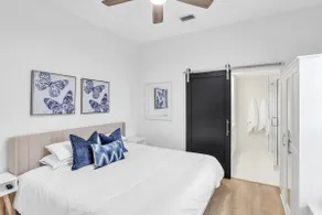 Luxury Designer San Marco Oasis-Sleeps 6 - Image 5