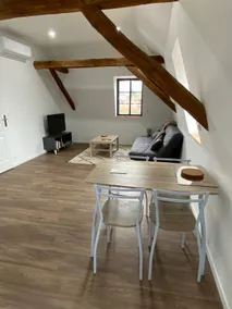 No. 4 Beautiful new apartment in a perfect location. - Image 5