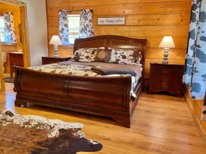 Cozy Forest Cabin - Image 3