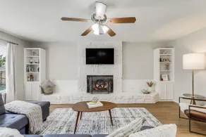 Mins from Austin! Dog friendly with EV charger! - Image 3