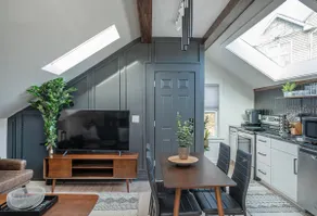 Sunny, Tasteful, & Quiet 2BR Steps to Food & Drink - Image 2