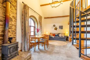 Charming cottage set within wild surroundings - Image 5