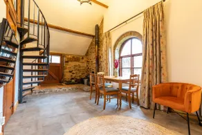 Charming cottage set within wild surroundings - Image 3