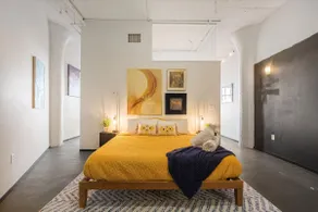 Downtown Retreat|King Suite, Free Parking & Games - Image 4