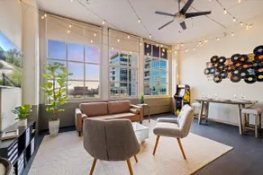 Downtown Retreat|King Suite, Free Parking & Games - Image 5