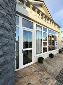 Seafront Apartment in Sutton - Image 2