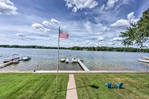 Large Lake House: Expansive View - Image 3