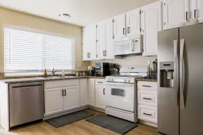 Cozy Family Home - 20 mins from Disneyland - Image 3