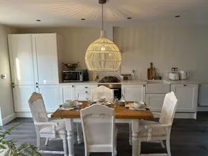 The Pelican Room-converted Cart Lodge near airport - Image 4