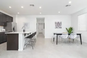 Stylish & Bright*TV's in each room*Backyard*Garage - Image 5