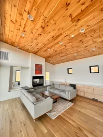 Mountaintop retreat in Bluemont - Image 3