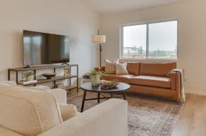 Quiet Neighborhood - Easy Access - Free Garage Use - Image 2