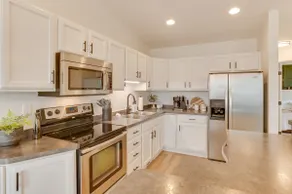 Quiet Neighborhood - Easy Access - Free Garage Use - Image 4