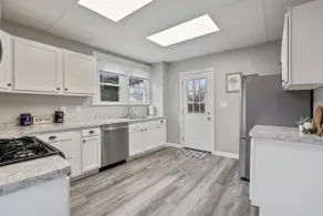 3 Bedroom Comfortable Family-Friendly Home - Image 2