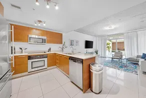 Modern Miami Gem: 1BR (2 Queens) Walkable Midtown - Image 5